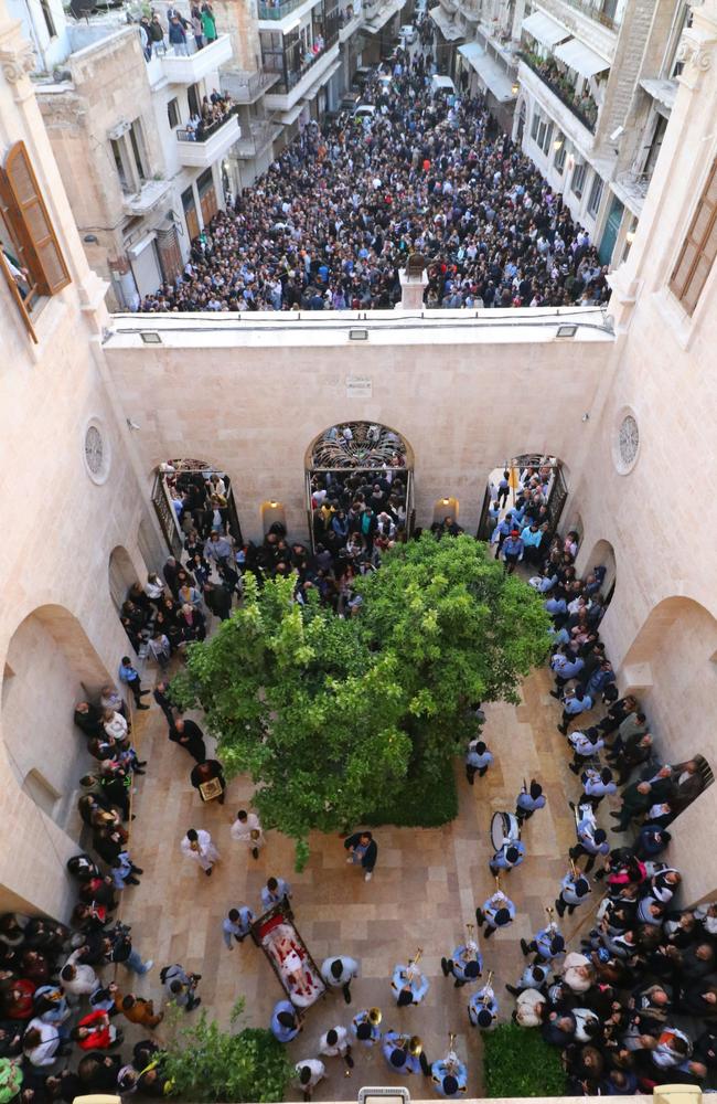 An Karfreitag finden Prozessionen statt, um an den Leidensweg Christi zu erinnern.